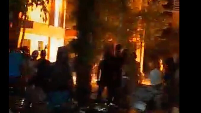 Incendian sede del PCC en Morón Opinioncubana
