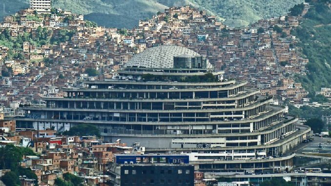 La tierra tembló, pero Venezuela ya estaba rota
