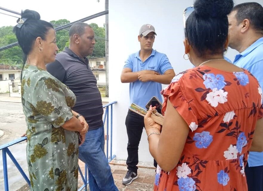 Instalan paneles solares en Martí para garantizar comunicaciones ante el cerco energético Giron