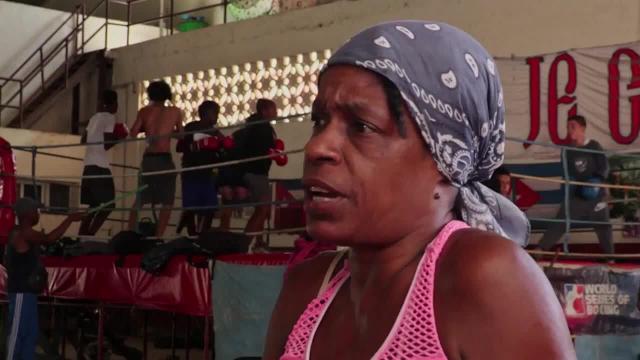 Familias sin hogar sobreviven en un gimnasio en medio de la crisis en Cuba – Yahoo