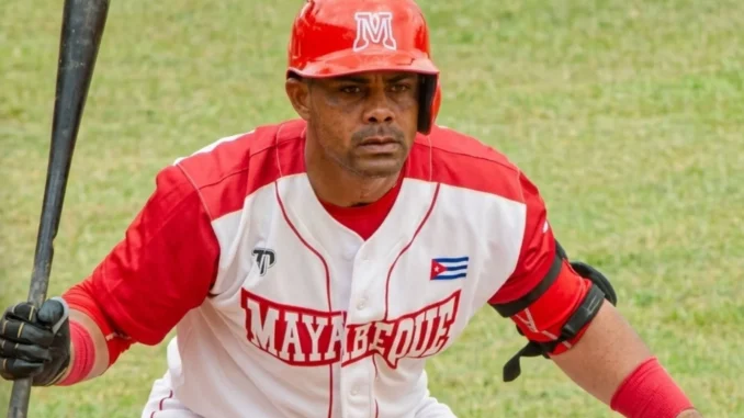 La Comisión Nacional del béisbol sanciona a Lázaro Yandy Martínez y a Aristides Belismelis