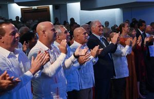 Asiste presidente cubano a conmemoración de Educación Superior