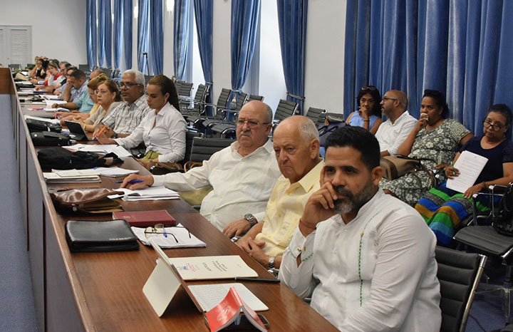 Examinan diputados proyectos de ley sobre trabajo y administración central (+ Fotos)