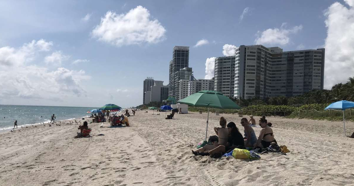 Autoridades de Miami-Dade emiten alerta por calor extremo en el sur de Florida