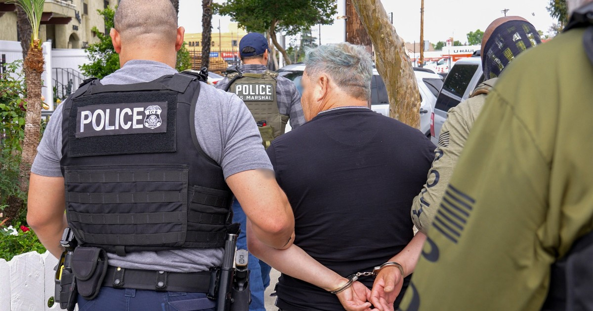 Trump reactiva las detenciones de ICE en vehículos tras breve pausa por muerte de inmigrantes