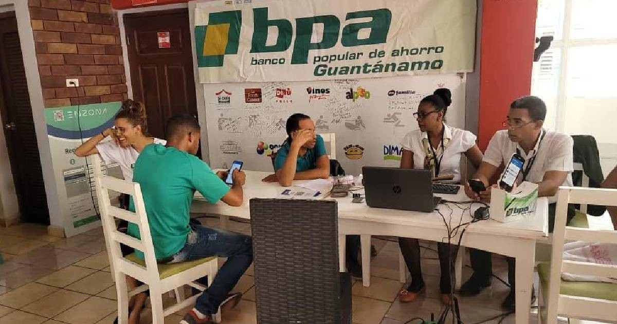 Gobierno de Guantánamo admite que los bancos no tienen suficiente efectivo y amenaza con sanciones a quienes rechacen las transferencias