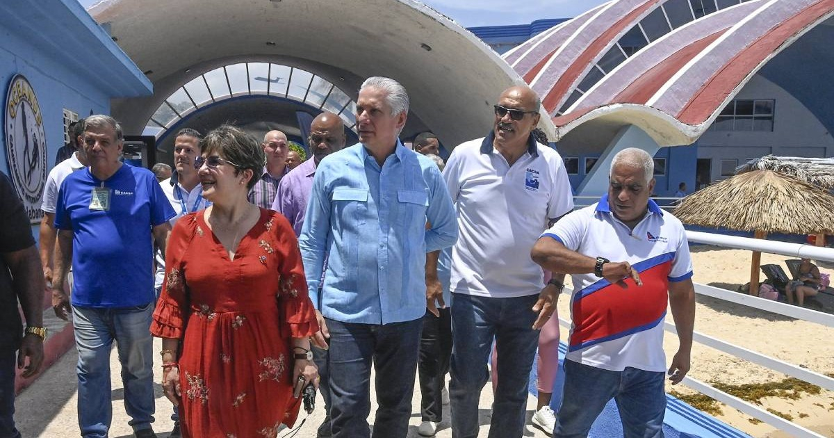 Díaz-Canel y Lis Cuesta van de paseo a El Náutico – CiberCuba