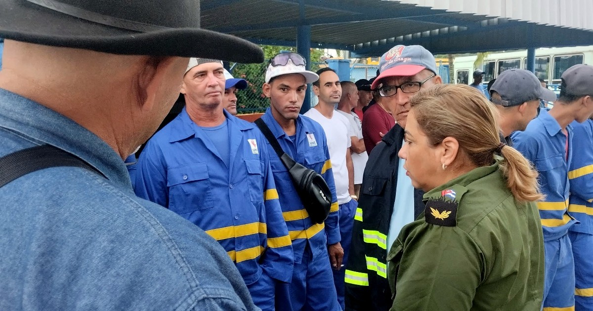 «Un vaso de agua o un cafecito»: UNE pide «gesto agradecido» hacia los linieros en medio de apagones y protestas