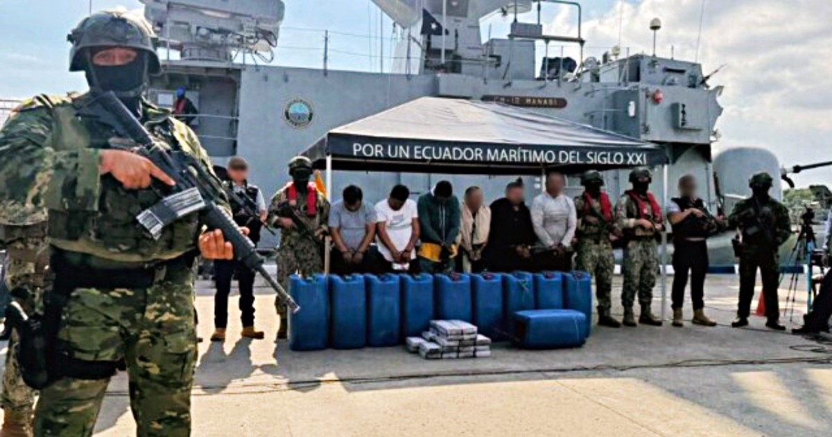 Coalición internacional intercepta casi tres toneladas de narcóticos en el mayor golpe marítimo del año en Ecuador