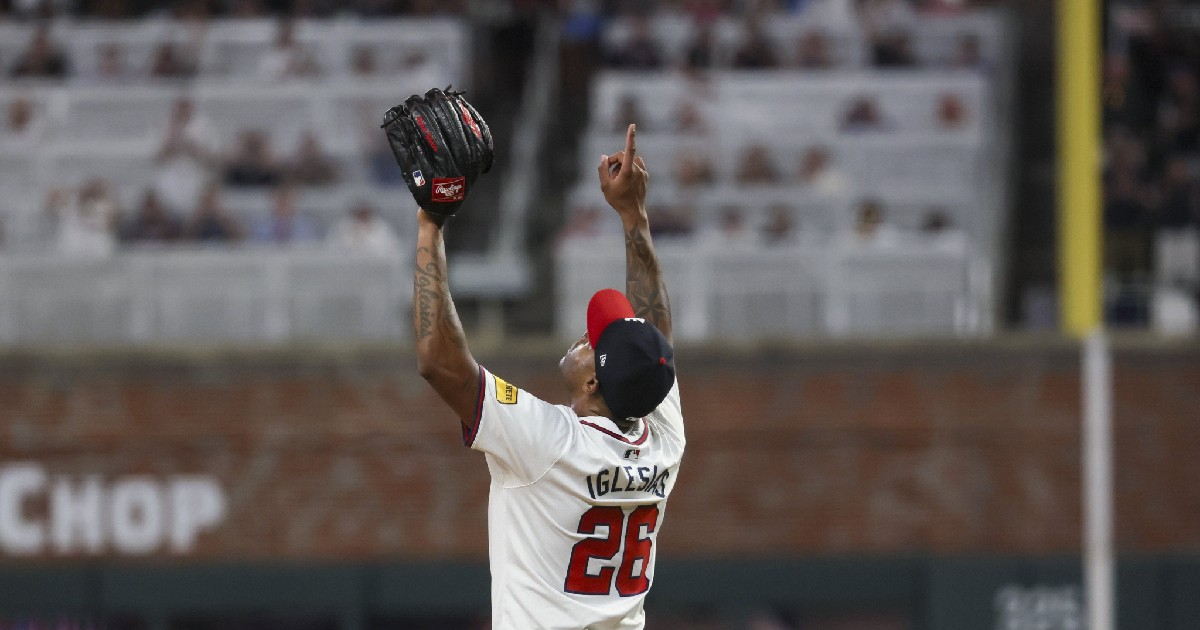 Raisel Iglesias entra en un selecto club de relevistas latinos en las Grandes Ligas