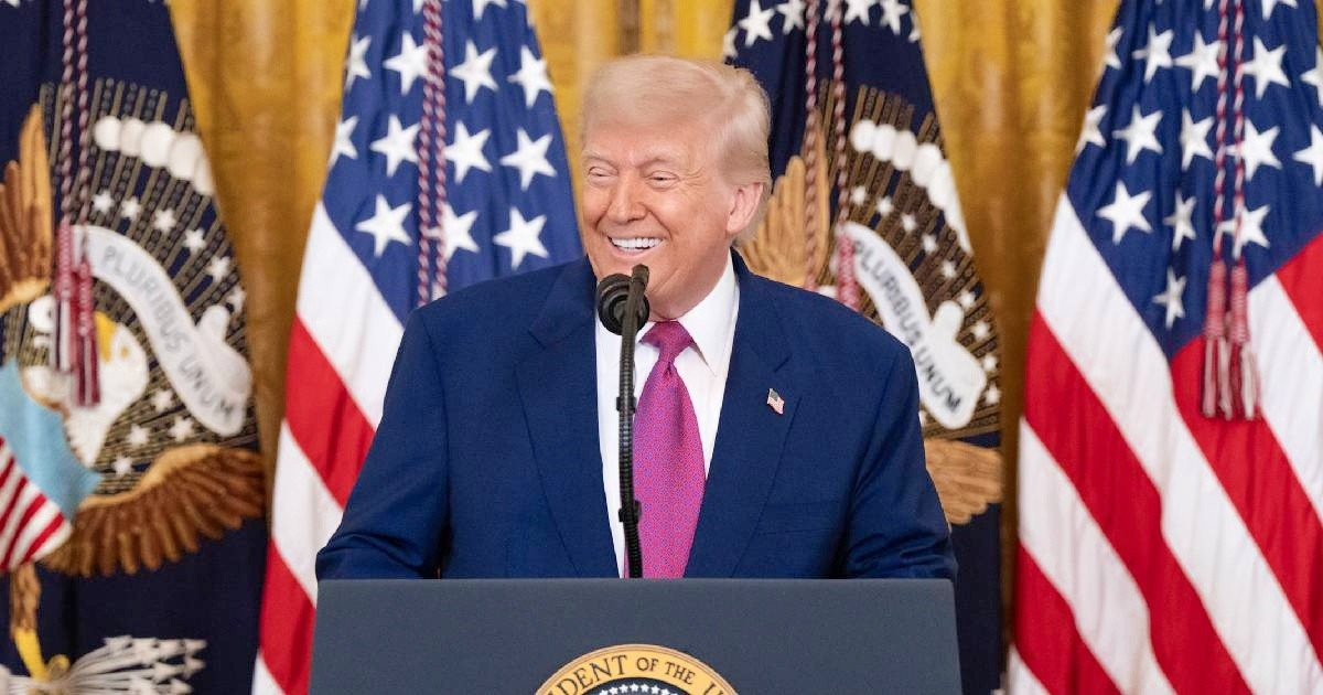 Trump impone aranceles de hasta 12,5% a 60 países, incluida la Unión Europea, bajo una nueva base legal