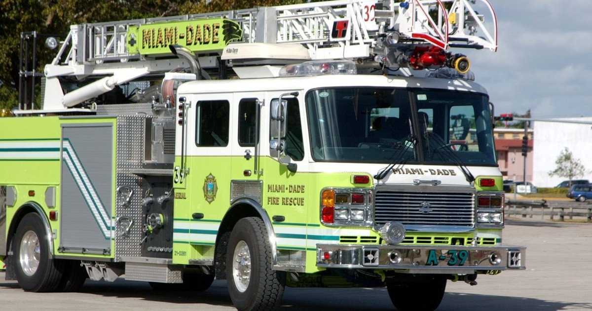 Tres personas hospitalizadas tras choque de dos embarcaciones en la bahía Biscayne frente a Bay Harbor Islands