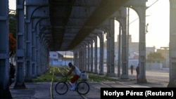 «Demagogia»: cubanos arrementen contra nuevo aumento salarial en Cuba – Martí Noticias