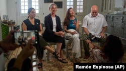 Congresistas demócratas abogan por fin de sanciones de Trump a Cuba, tras viaje a La Habana – Martí Noticias