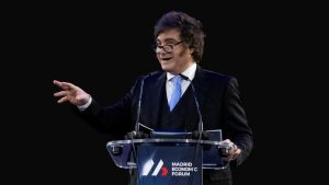 Milei ordena expulsar a extranjeros que promuevan odio o violencia contra argentinos