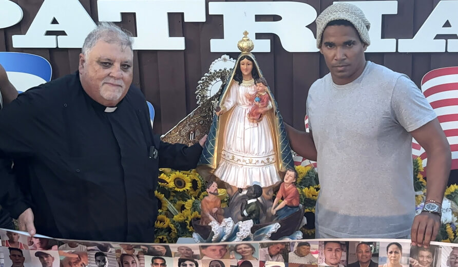 OTERO ALCÁNTARA SIMBOLIZA LA “RECONSTRUCCIÓN” DE CUBA CON UNA VIRGEN FRAGMENTADA EN MIAMI – El Minnesota de Hoy