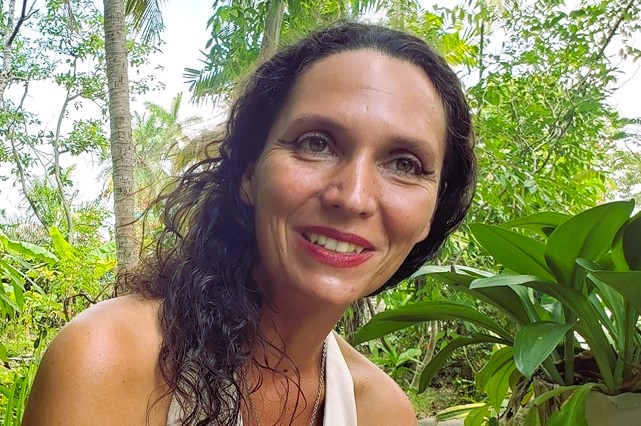 Aurelie atrapada por las alas de la lírica