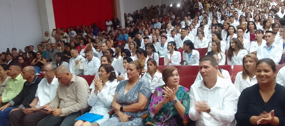Universidad tunera entregó otros 600 médicos para Cuba y para el mundo