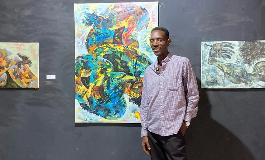 Inauguran en Holguín exposición «Amasijos» del artista santiaguero Carlos Walker