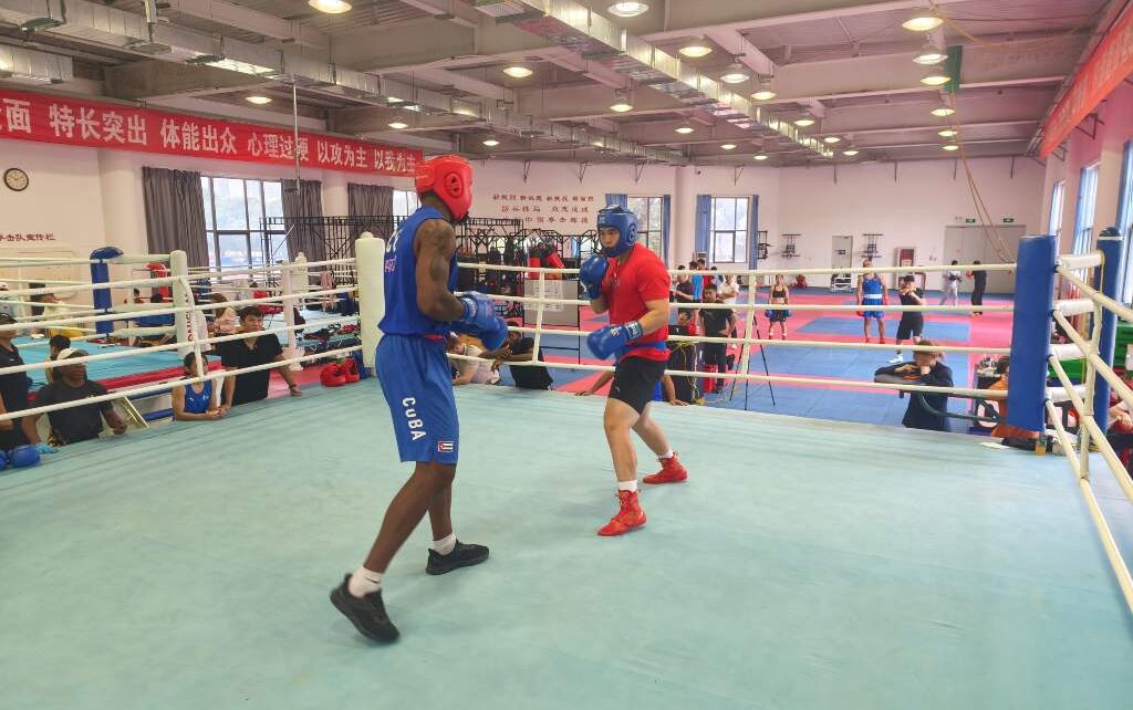 Equipos cubanos de boxeo pulen detalles en China