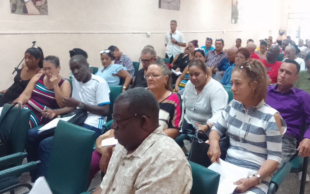 Analizan en Lajas complejas problemáticas socioeconómicas