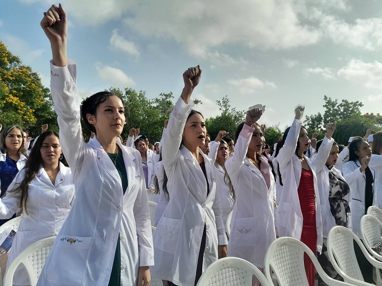 Holguín aporta 646 nuevos galenos y tecnólogos al sistema sanitario cubano