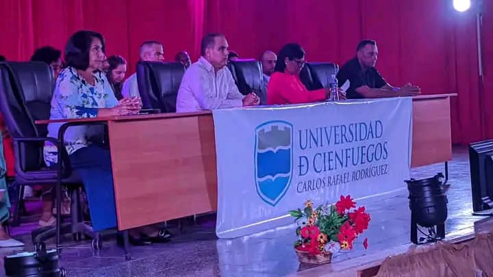Graduación de la UCf: tributo al Centenario de Fidel