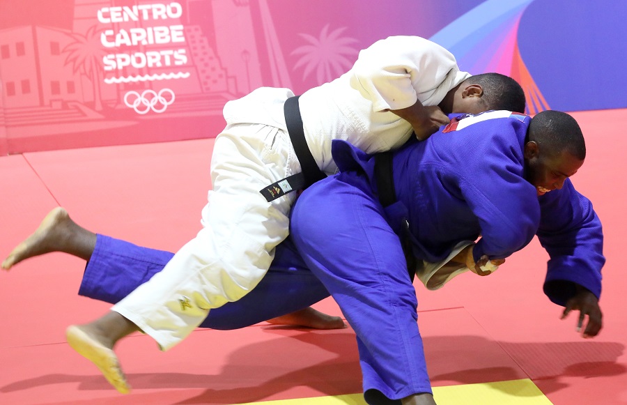 Andy enmudeció el Palacio de Judo de Santo Domingo