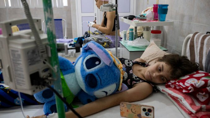 El sistema de salud pública se desmorona entre equipos rotos y oscuridad