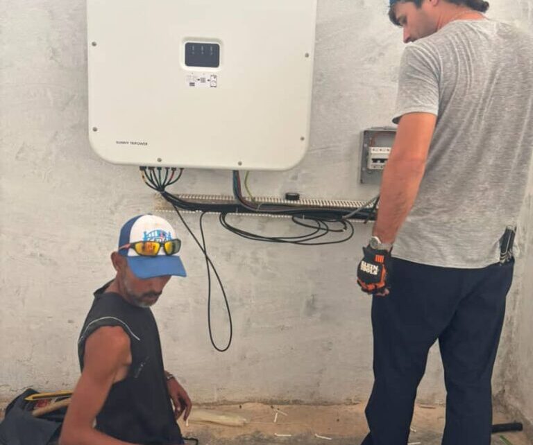 Instalan sistema fotovoltaico en Hospital Provincial Faustino Pérez
