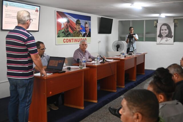 Presidente cubano prioriza atención a situación del agua, electricidad y desechos sólidos en recorrido por La Habana (+Fotos)