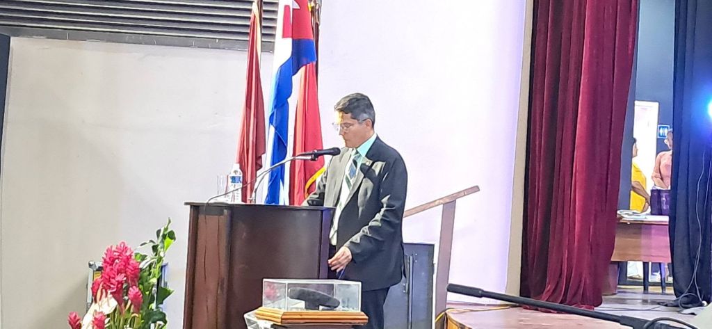 Efectúan graduación 70 aniversario de la Universidad Central