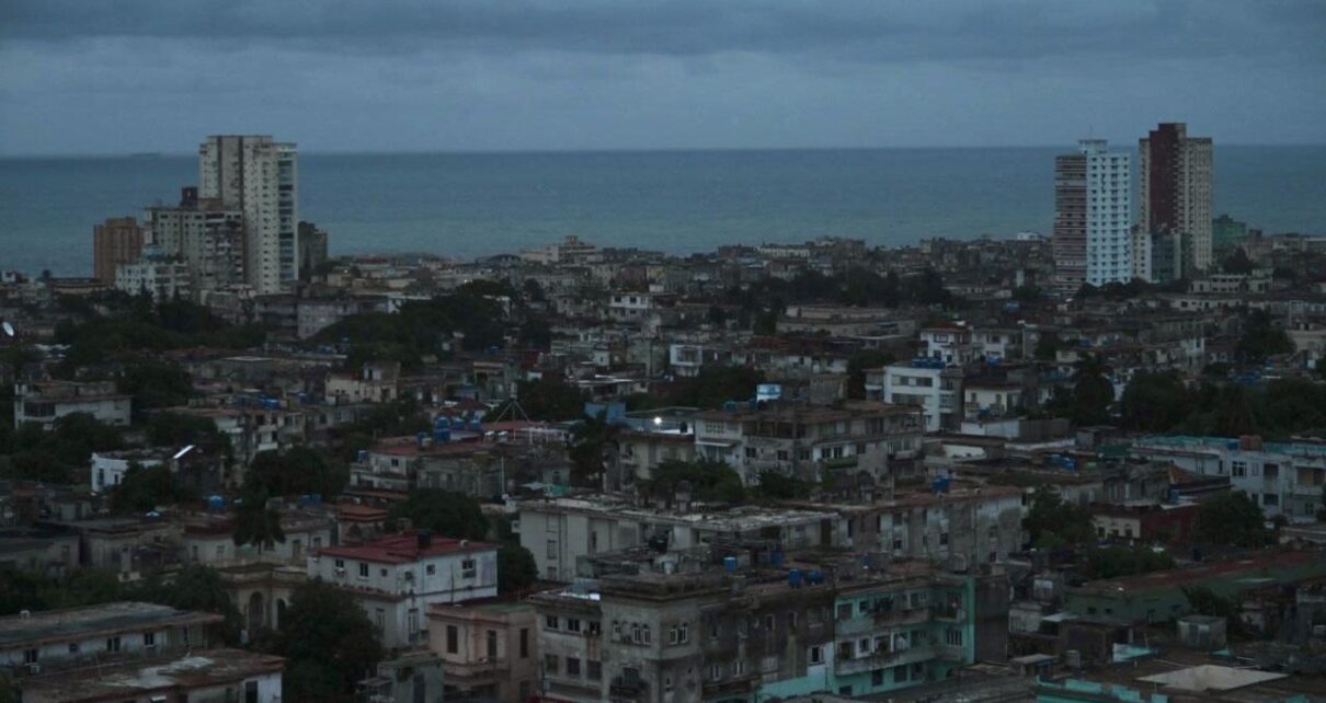 Cuba sufre el tercer colapso de su sistema eléctrico en ocho días – DIARIO DE CUBA