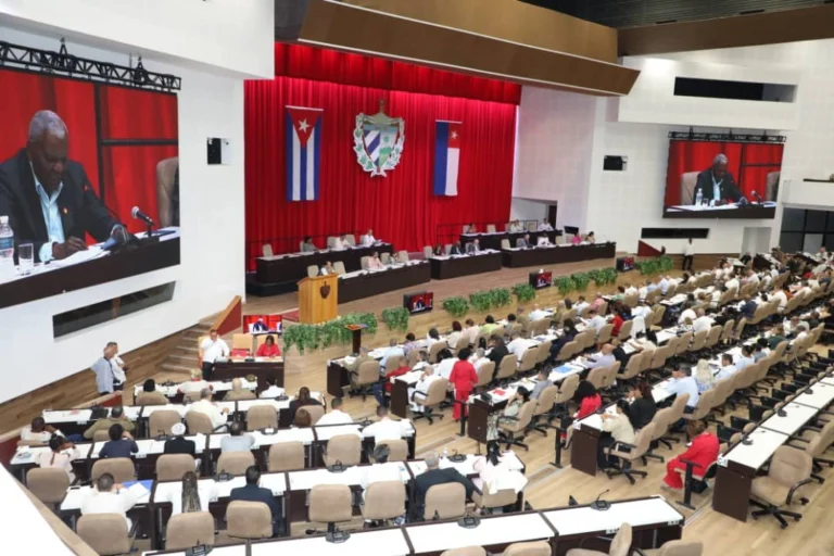 Parlamento de Cuba examina temas legislativos y transformaciones económicas y sociales – teleSUR