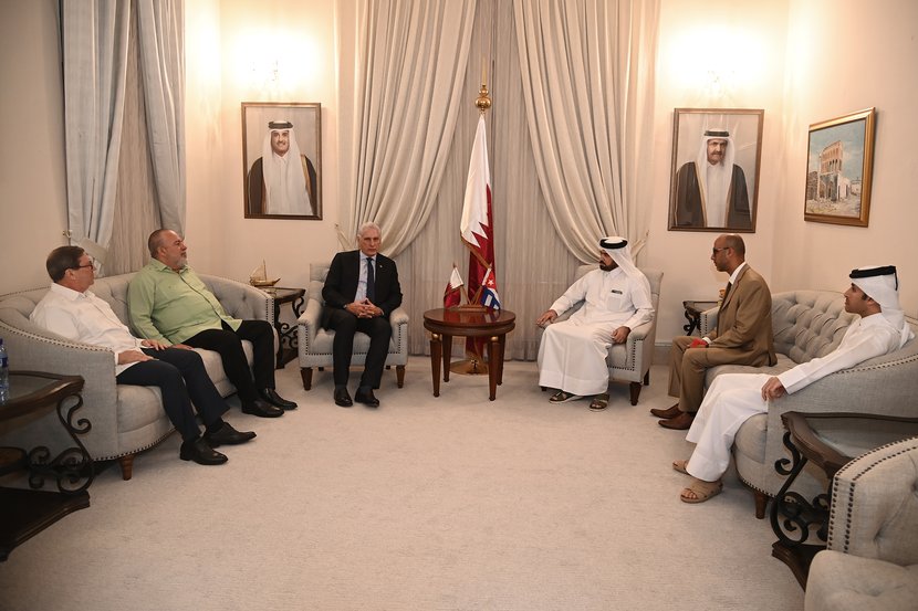 Díaz-Canel firma libro de condolencias en honor al emir padre de Qatar