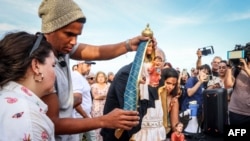 “Cuba rota, pero todos podemos restaurarla”: emotiva acción de gracias de Otero Alcántara en la Ermita de la Caridad – Martí Noticias