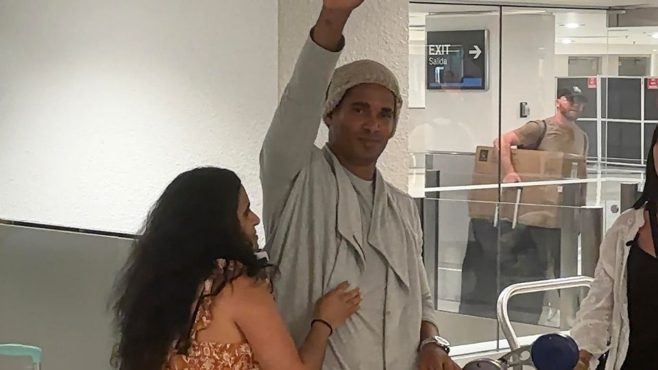 El activista Otero Alcántara llega a EU tras salir de una cárcel cubana; pide liberación de presos políticos – LatinUS