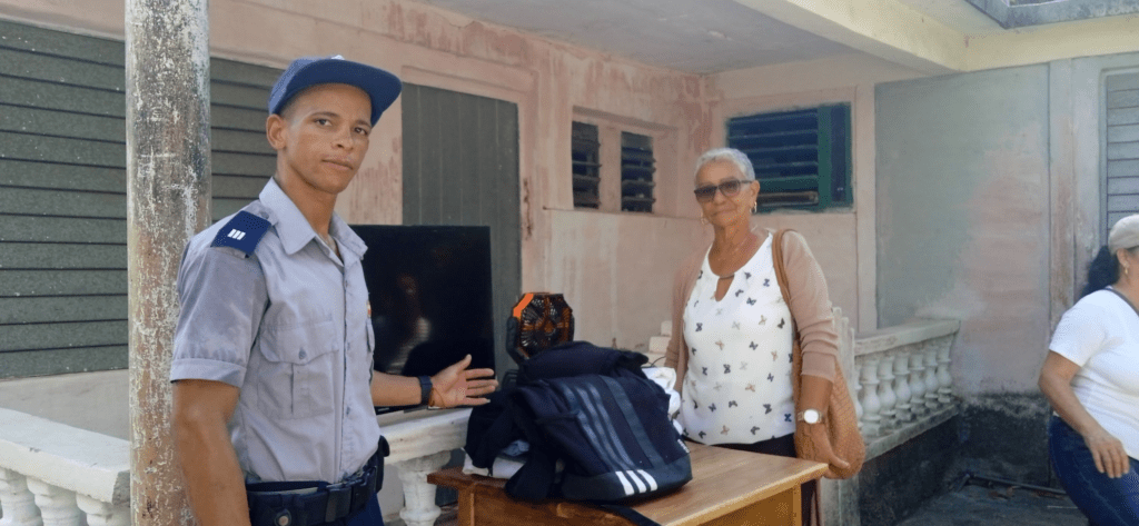 MININT entrega pertenencias a familia de víctima y reafirman principio de impunidad cero en la Isla de la Juventud