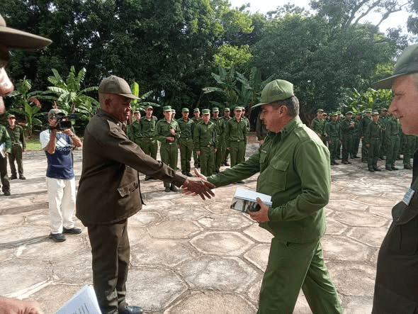 Nuevos soldados firman su juramento de lealtad a la Patria