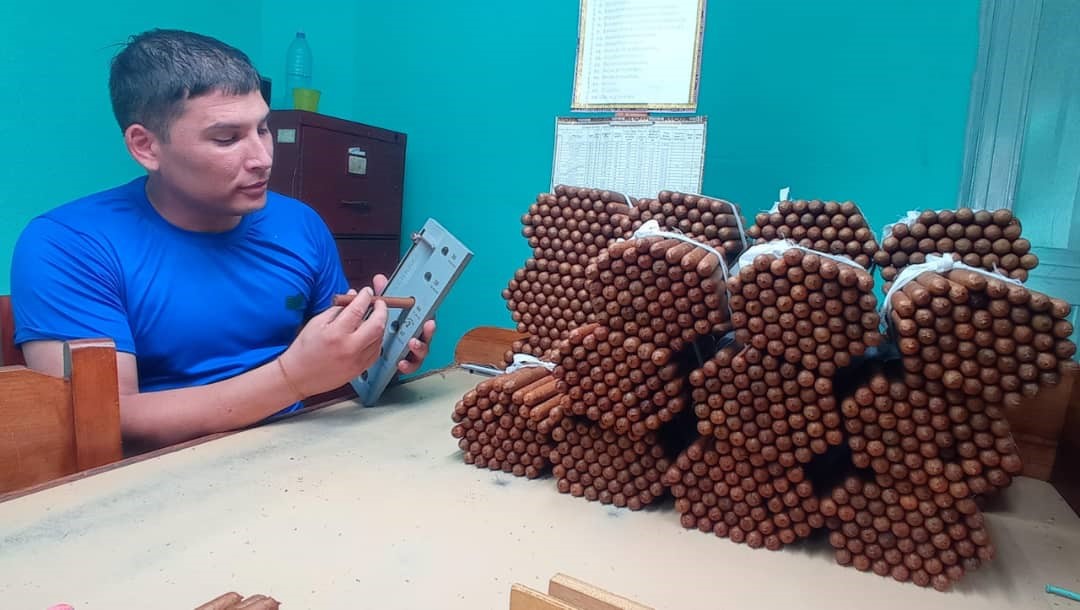 Manos jóvenes hacen arte de una ancestral tradición