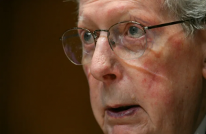 Mitch McConnell revela el porqué de su ausencia en el Senado