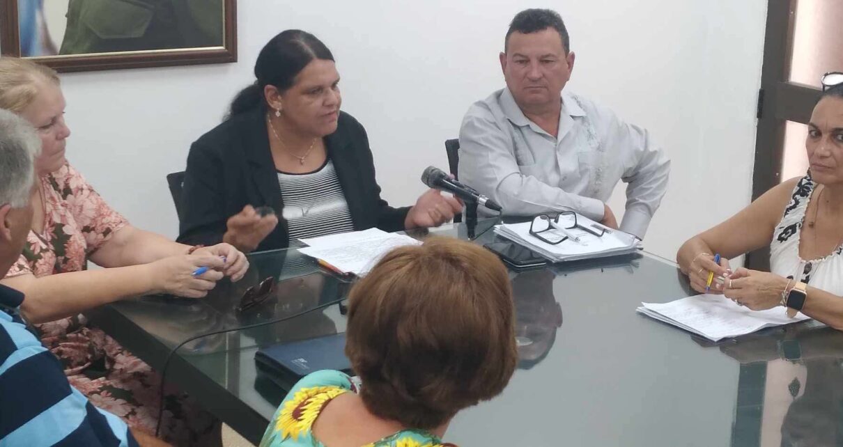 Cuba elimina prohibiciones al sector privado en decenas de actividades económicas