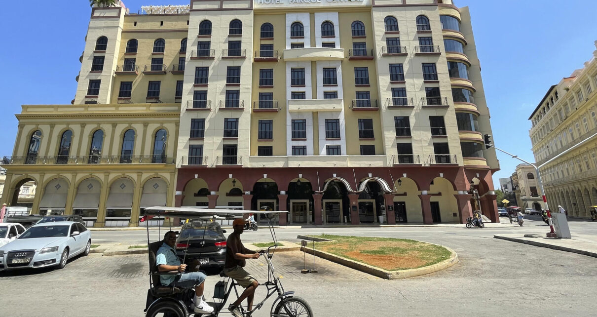 La marcha de las hoteleras internacionales plantea dudas sobre el sector turístico en Cuba – HolaNews