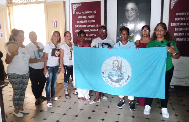 Santiagueras en festejos por el 23 de agosto Trabajadores