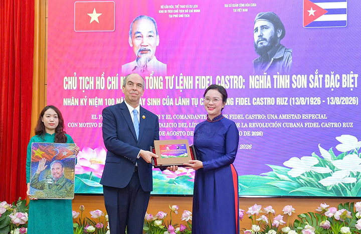 Inauguran exposición sobre Fidel y Ho Chi Minh en Vietnam 