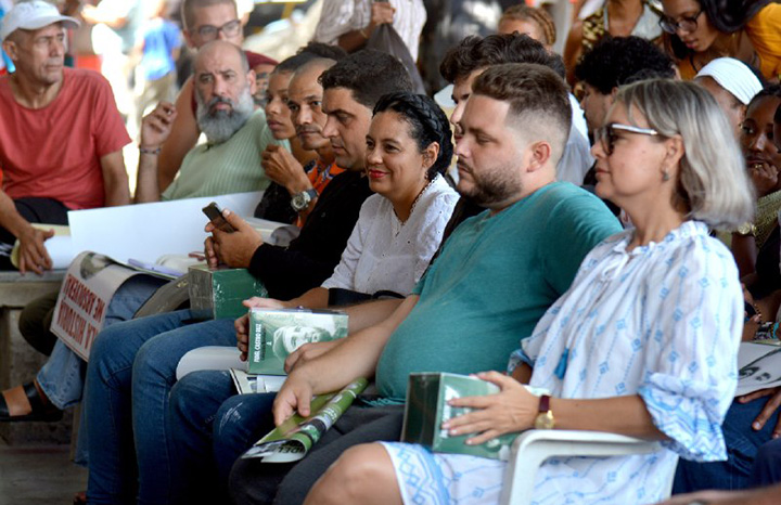 Presentan “Colección Revolución», un puente entre Fidel y los jóvenes