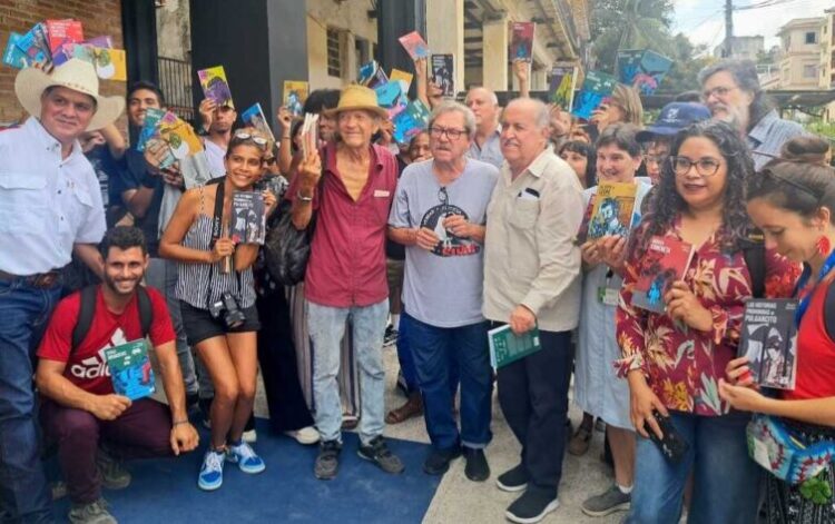 Presentan en la Feria del Libro la colección 25 para el 25 Trabajadores