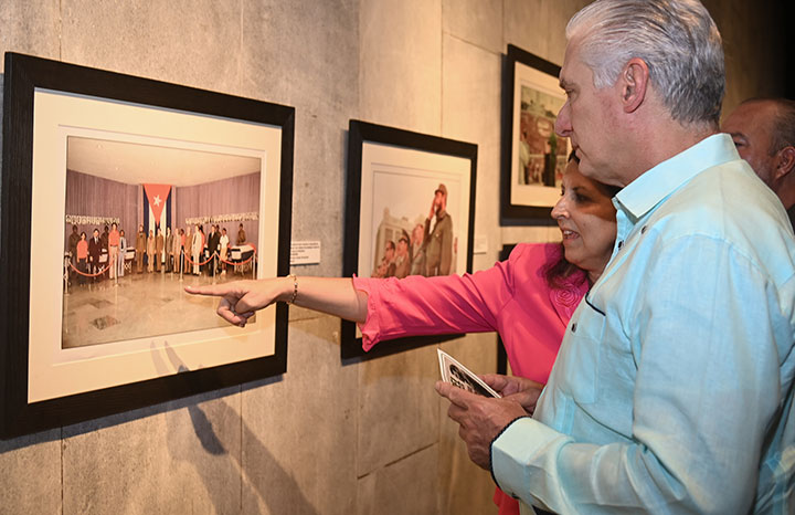 Inauguró Díaz-Canel exposición fotográfica «Fidel en la Plaza» Radio HC