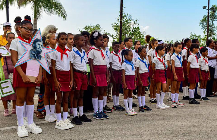 Rinden homenaje a Fidel en Santa Ifigenia a 100 años de su natalicio Radio Taino