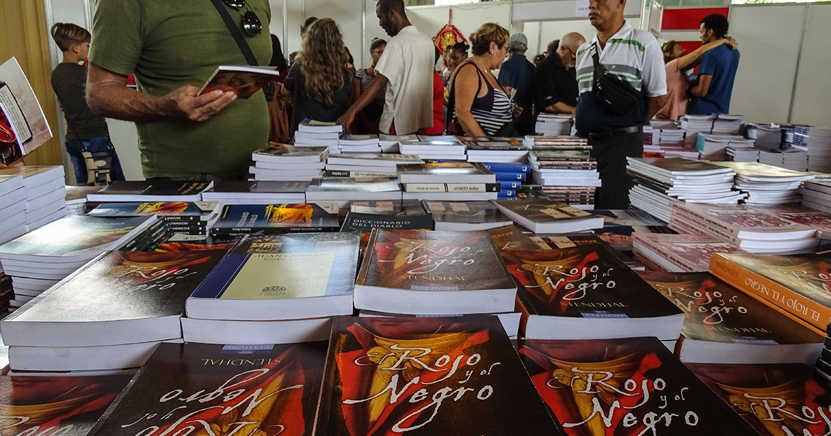 Escritor cubano: Lo que se gaste en la Feria del libro es «robado al bienestar del pueblo»